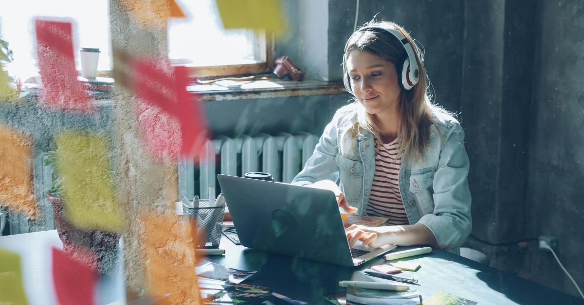Pourquoi faire appel à une rédactrice web freelance plutôt qu&rsquo;une agence ?